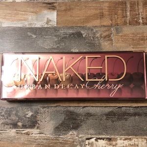 Urban Decay Naked cherry eyeshadow palette 🍒